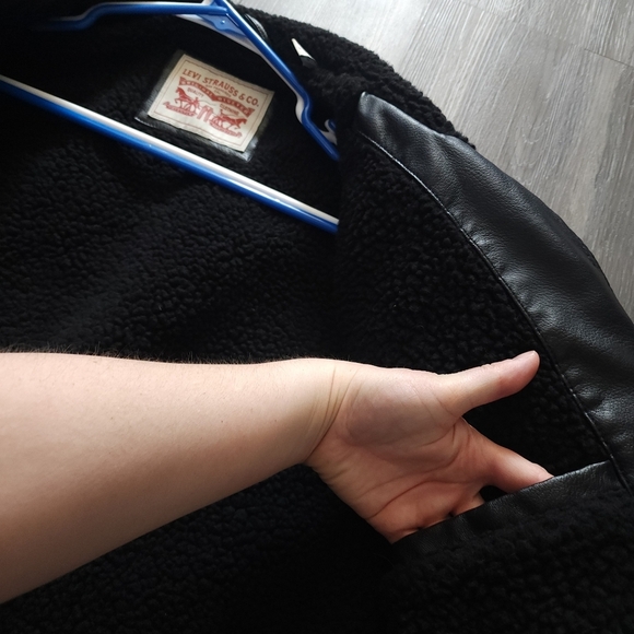 Levis Sherpa Lined Men's Black Leather Jacket Size Large - Picture 5 of 9